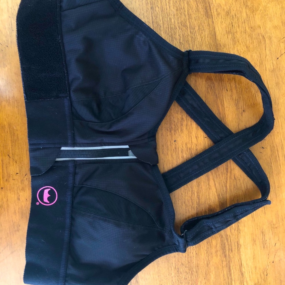 SheFit black sports bra size Small